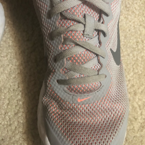 Nike - Picture 3 of 5